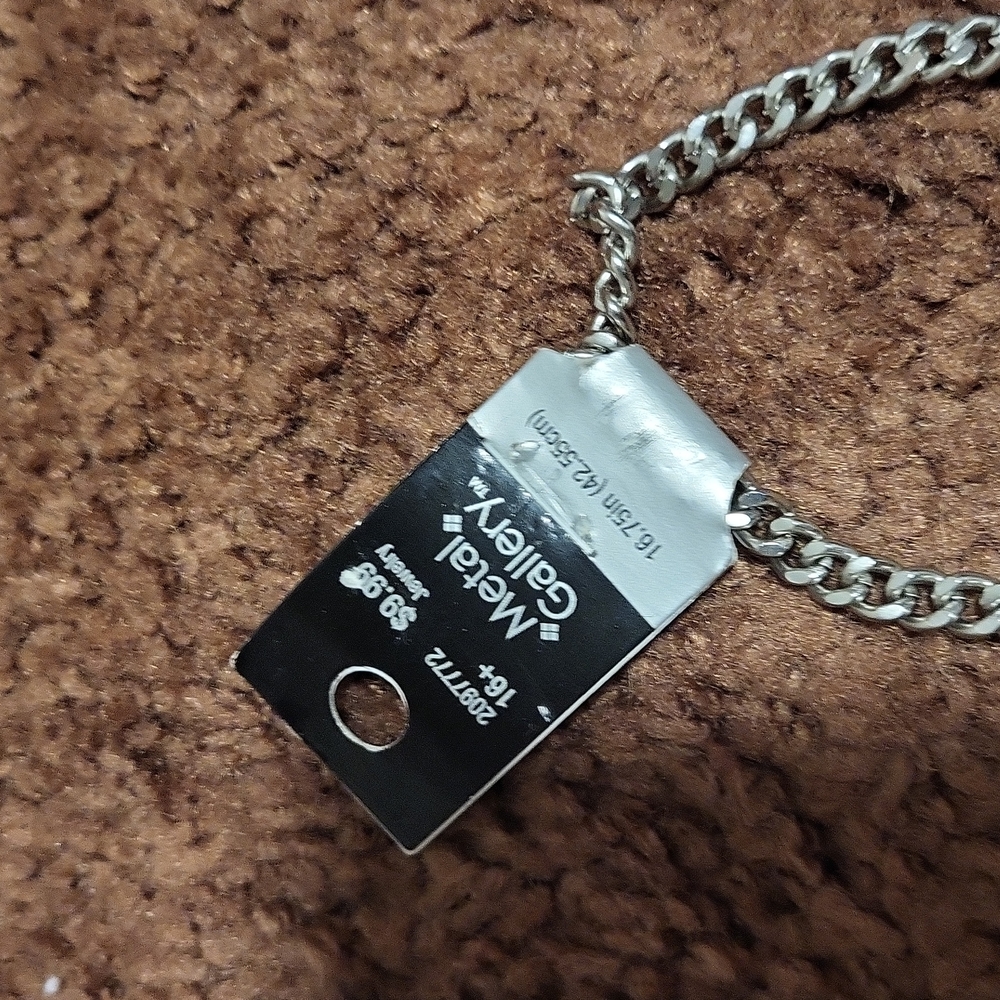 Metal Chain Necklace - Picture 3 of 4